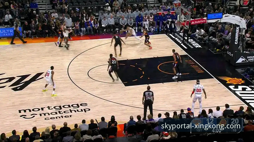 火箭主场大胜尼克斯：一场流畅的攻防转换教学课？